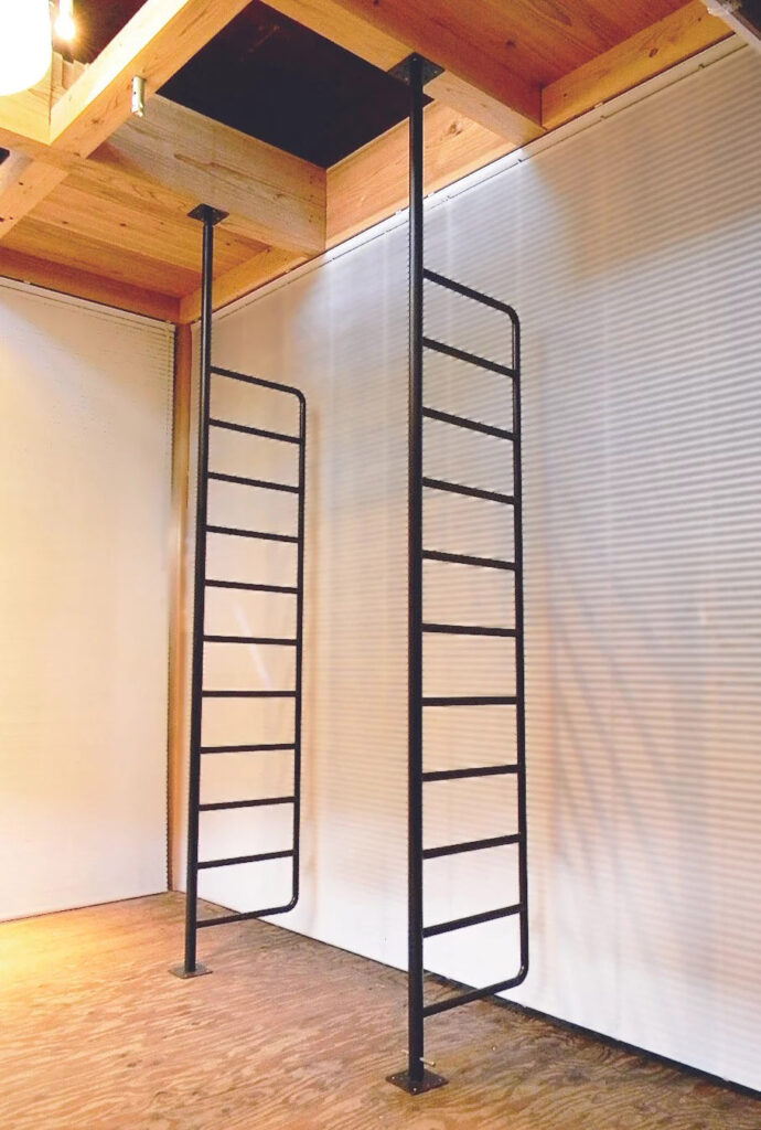 I-06 Stand Ladder Shelf